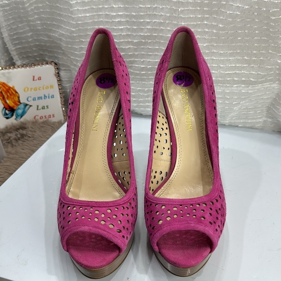 (N8) ENZO Sully Pink Suede Laser Cut Platform Heels Women's Size 8.5 - Picture 3 of 15